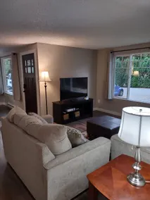 Adorable 2 bedroom duplex with free parking. - Image 5