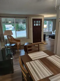 Adorable 2 bedroom duplex with free parking. - Image 2