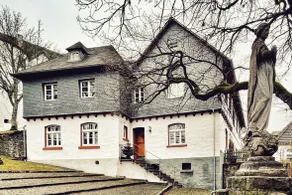 Lovingly furnished house at the foot of the castle - Image 2