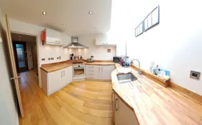 South House propose un hébergement indépendant de grand confort pouvant accueillir jusqu'à 6 personnes, - Image 5