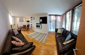 South House propose un hébergement indépendant de grand confort pouvant accueillir jusqu'à 6 personnes, - Image 2