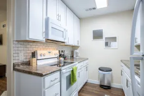 Lovely 2 bedroom in Midlothian, 3 minutes from downtown. - Image 2