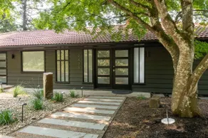 Modern home - Billiards, Pingpong, Sauna & Views! - Image 2