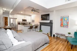 Heart of OTR with King Bed + Free Garage Parking - Image 5
