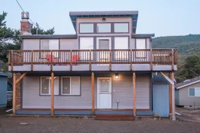 The Rocky Whale - a pet friendly beach cottage. - Image 2