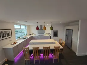 Stunning sea views from this contemporary property - Image 2