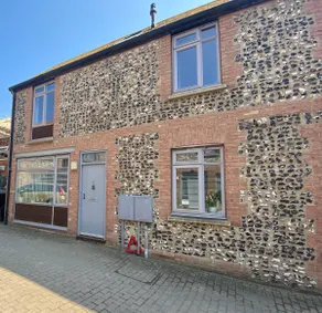 Modern cottage in central Seaford - Image 3