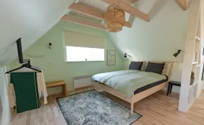 Peaceful studio in apple trees/ Nest on apple tree - Image 3