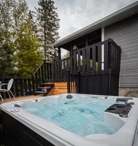 Chalet Le Winnebago, spa and pool - Image 4