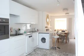 2 Bedroom Cottage in Central Sherborne. - Image 5