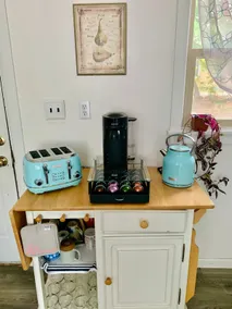 Pet friendly private retro home, free parking! - Image 4
