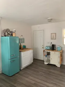 Pet friendly private retro home, free parking! - Image 2