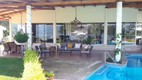 All villas with pool and terrace next to the lake - Image 2