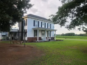 2 story farm house just off 795, sleeps 10+ - Image 3
