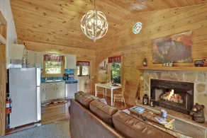 ⛰Dove’s Nest- Ridgetop Charmer w/ Deck & Hot Tub - Image 5