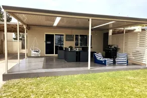 Lake Front Holiday Unit with stunning sunset views - Image 2