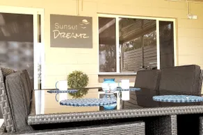 Lake Front Holiday Unit with stunning sunset views - Image 3