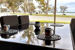 Lake Front Holiday Unit with stunning sunset views - Image 5