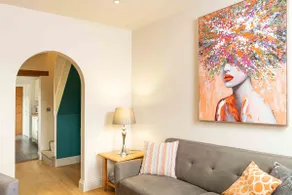2 Bedroom House Close to Riverside Walks and Abbey - Image 2