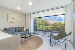 Spacious 1 BR apt W Balcony/Near Airport/GYM 2 - Image 2