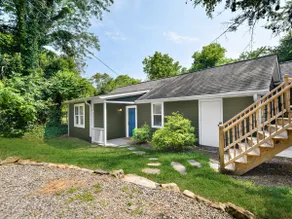 Cozy 2 BR Apt, Pet Friendly & Private Fenced Yard - Image 3