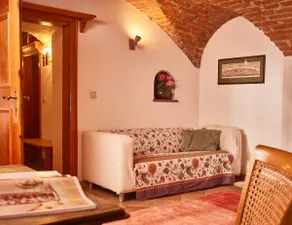 2 lovely rooms in old town house - Image 2