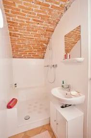 2 lovely rooms in old town house - Image 5