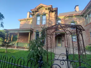 Chase Mansion, 1880s Italianate right by City Hall - Image 3