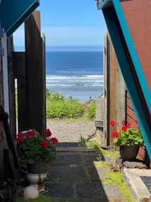 Historic Oceanfront Cottage in Charming Nye Beach - Image 3