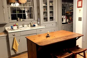 Antique charmer in the heart of Freedom Village! - Image 2