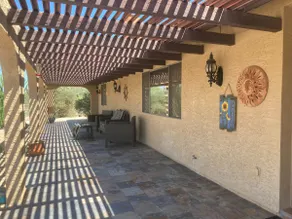 Cheerful 2 Bedroom home surrounded by desert hills - Image 2