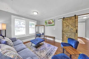 Charming South Eastlake Retreat - Image 5