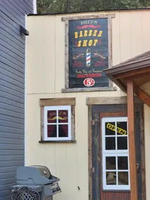 The Mercantile at Mad Peak Lodging, sleeps four - Image 2