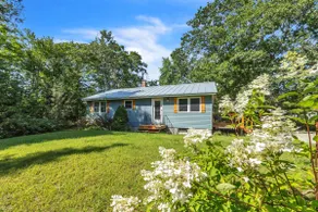 Fully stocked 3BR cottage - Image 2