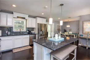 Lakefront Living at the Cove - Image 4