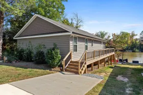 Lakefront Getaway: Dock, Kayaks, Fire Pit, 70\" TV - Image 4