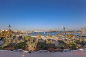 Gem Beachfront Apt with Amazing Bay and Sea Views - Image 2