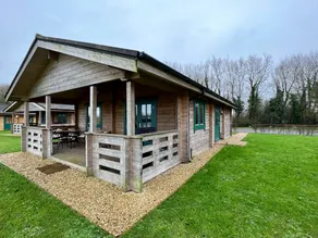 Lilly, Lake Pochard lodge 2, Dog Friendly - Image 2