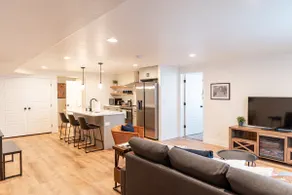 Cozy 1-bedroom basement apartment - Image 2