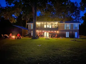 Lakefront-8 Beds-8 TVs-2.5 Bath+Outdoor Shower - Image 2
