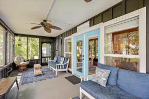 Lakefront-8 Beds-8 TVs-2.5 Bath+Outdoor Shower - Image 5