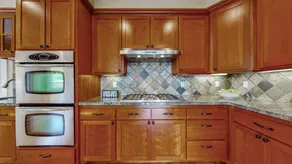 Luxury 4 Bedroom Home with Fireplace & Jacuzzi - Image 3