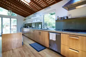 Chic Breezy Beach-Style House - Walk to the beach! - Image 2