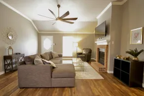 3br duplex centrally located! - Image 3