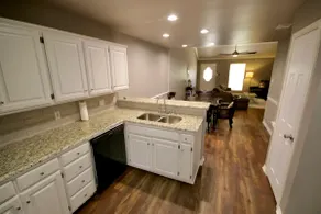 3br duplex centrally located! - Image 5