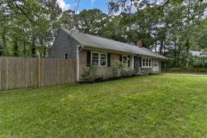 Beautiful - Newly Renovated Classic Cape Cod House - Image 2