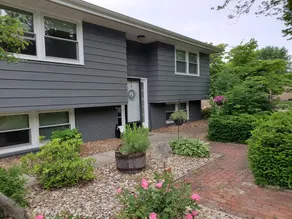 Updated 3 bdrm house w/ pool near beach & country - Image 3