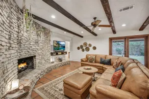 Renovated Mid-Century Home | Lg Yard | 15m to DT - Image 3