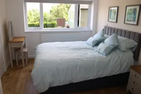 Lovely 1 bedroom basement apartment with stunning views - Image 3