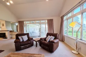 Country Garden Oasis with Parking and Wi-Fi - Image 3